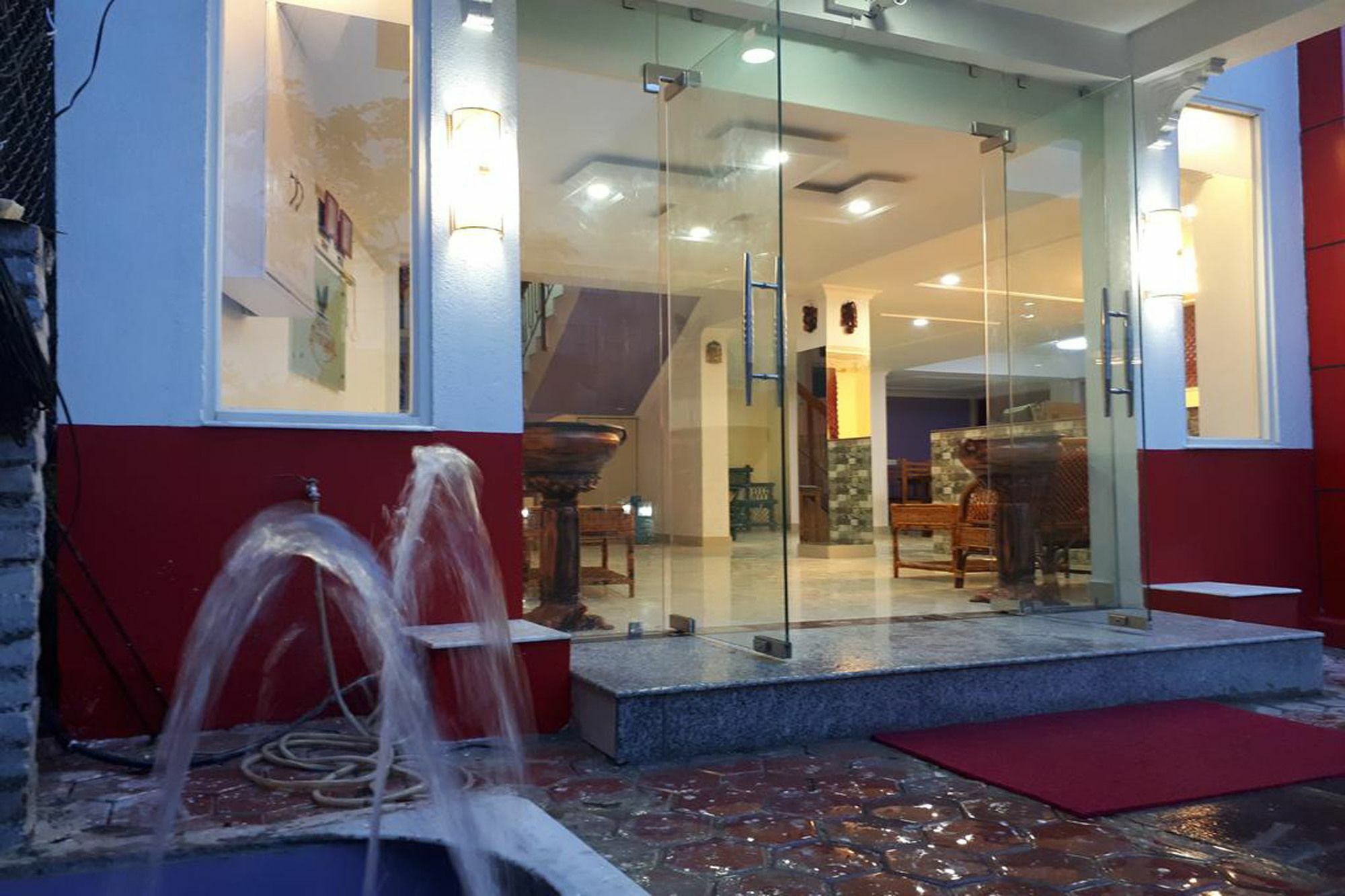 Hotel Tranquil Катманду Екстер'єр фото